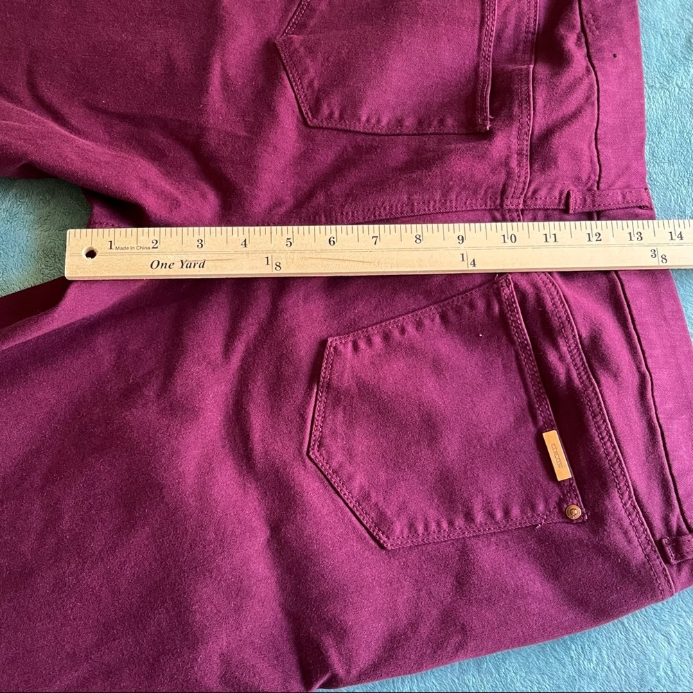 CHICO’S 2.5 = 14 Slimming Super Soft Ankle Jeans Boysenberry
STYLE:5703… - Picture 4 of 8